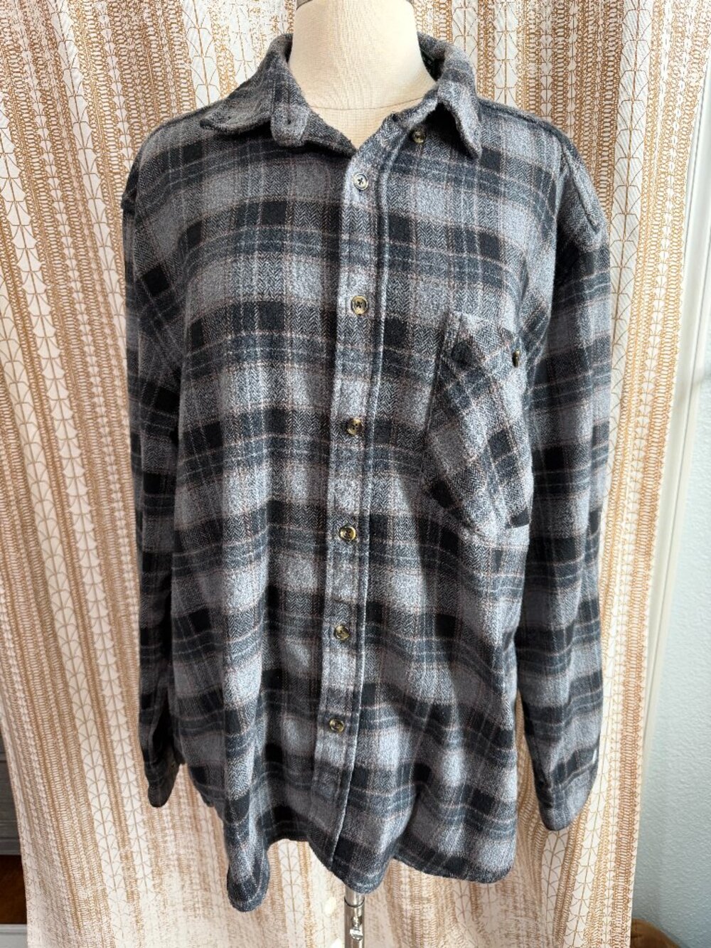 Stillwater Supply Co Men’s Large Gray Black Plaid Flannel Shirt Button Front